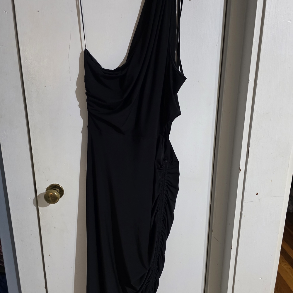Gianni Bini Black One-Shoulder Ruched Maxi Dress - Picture 4 of 6